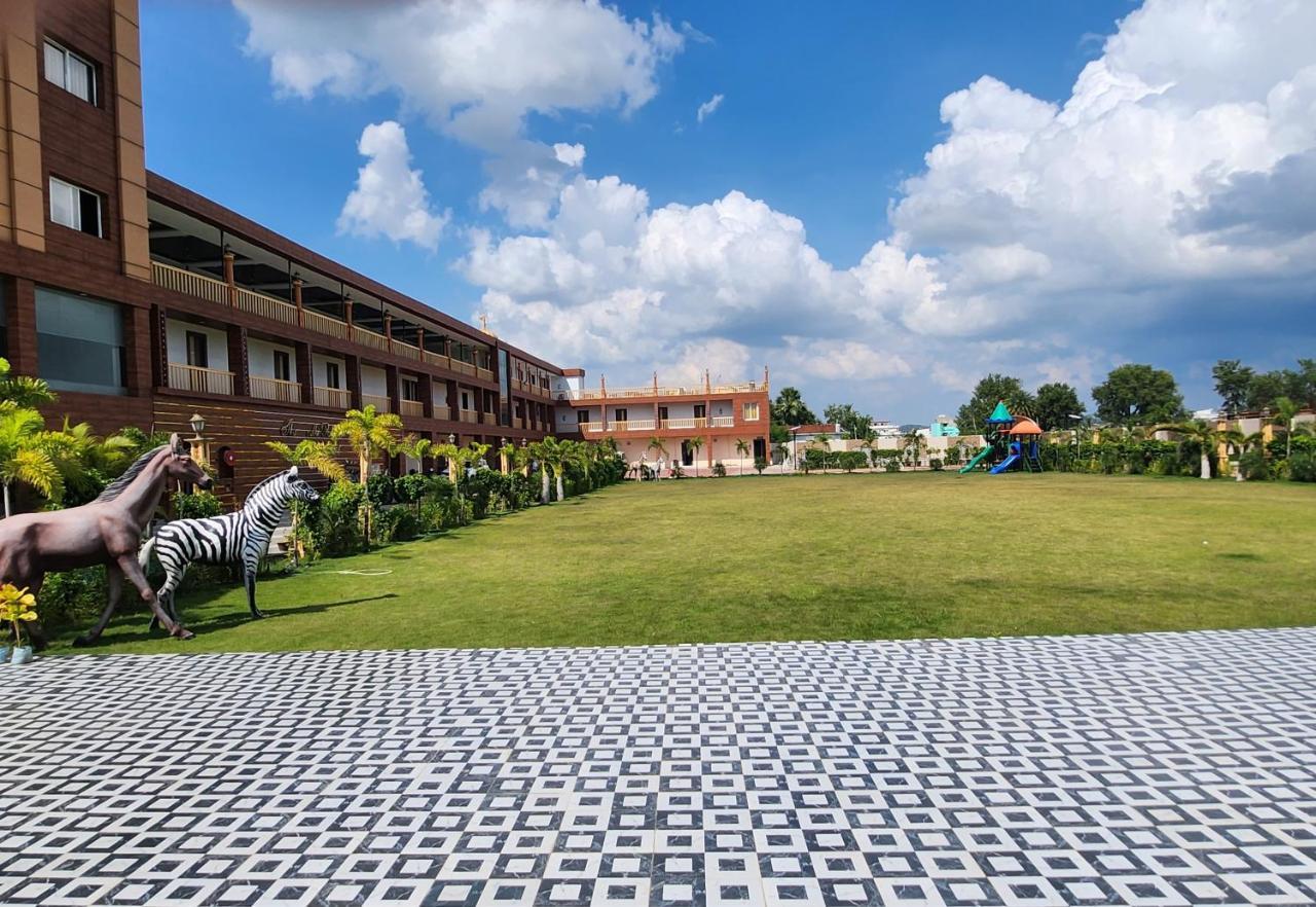 The Bodhi Palace Resort Bagian luar foto