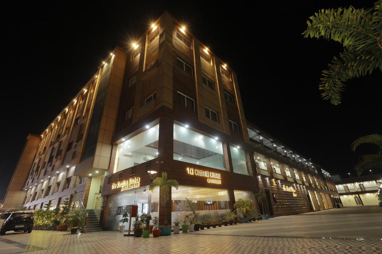 The Bodhi Palace Resort Bagian luar foto