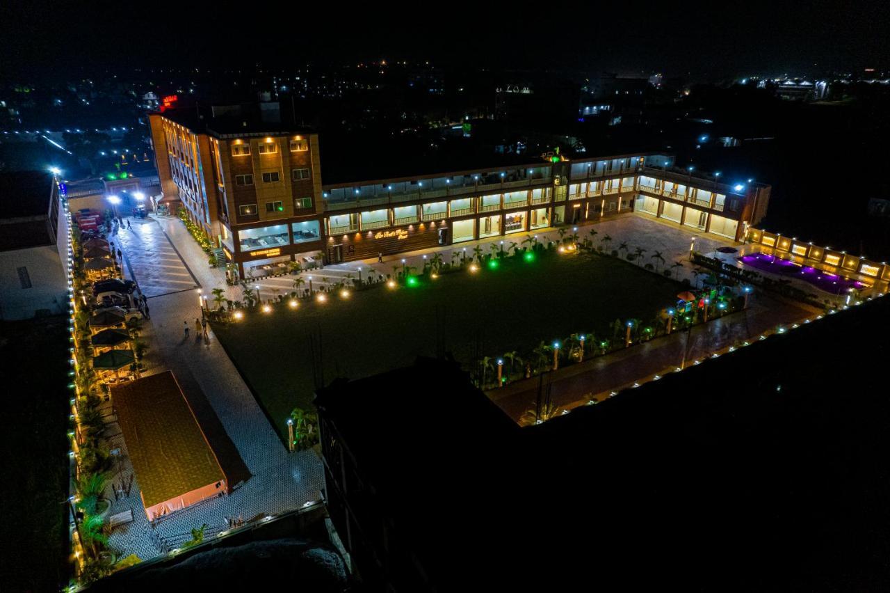 The Bodhi Palace Resort Bagian luar foto